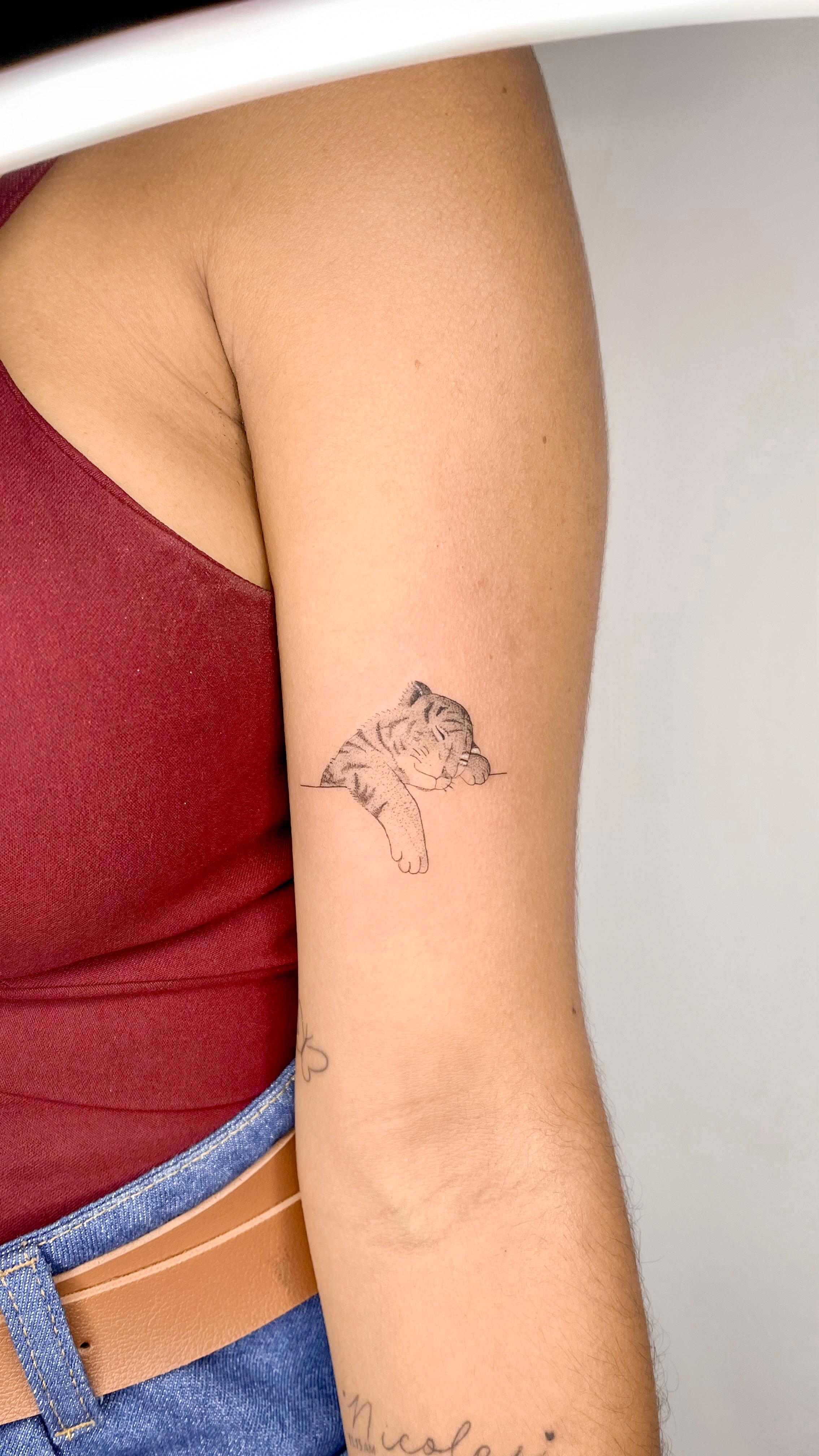 Tatuagem de tigre em fine line
